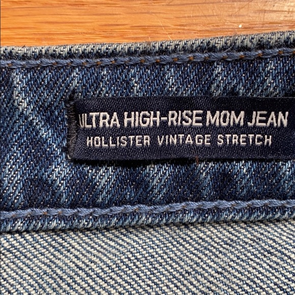 Hollister High Rise Mom Jeans - Picture 3 of 5